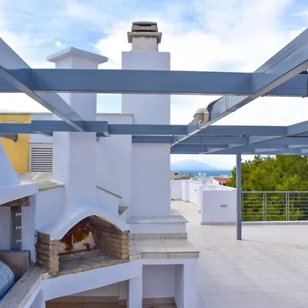 Loutraki Penthouse & Barbeque